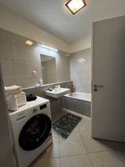 I offer for rent a cozy 1+kk apartment in new construction located in mixed building.