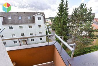 We offer for sale a bright and partially furnished apartment of layout