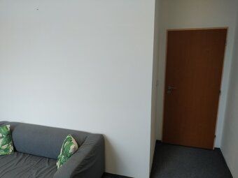 Nabízíme k pronájmu kancelářské prostory o velikosti 14,80 m