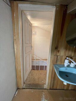 Nabízím k prodeji menší samostatně stojící objekt vhodný jak