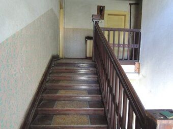 Sell one-storey family house before total reconstruction with