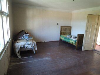Sell one-storey family house before total reconstruction with