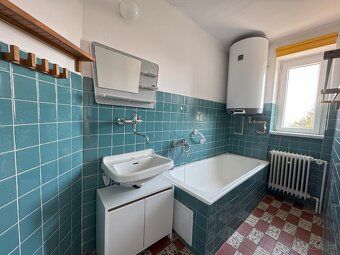 We offer for sale a spacious family house in the quiet and picturesque village of Damíč, which…