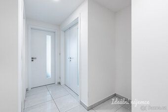 Nabízíme k dlouhodobému podnájmu světlý byt 2+kk o výměře 67