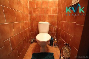 We offer for sale a detached brick cottage with garden