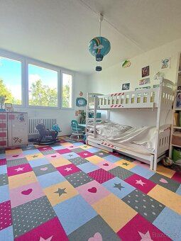 We offer exclusively for sale a spacious prefabricated apartment 3+1 in