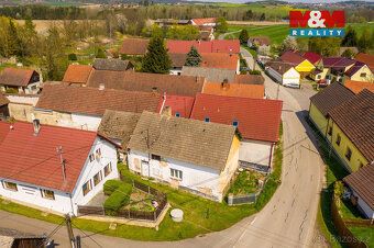 Sale of cottage in original condition on square part of Bělčice village