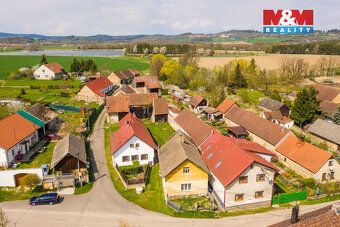 Sale of cottage in original condition on square part of Bělčice village