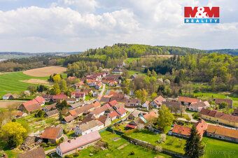 Sale of cottage in original condition on square part of Bělčice village