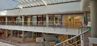 I am offering for sale commercial space of 25.5 m2 with its own facilities in the IBC building…