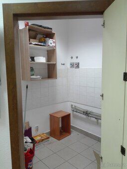 I am offering for sale commercial space of 25.5 m2 with its own facilities in the IBC building…