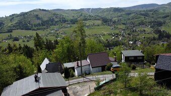 Nabízíme k prodeji rekreační chatu v malebné obci Dolní Lomn