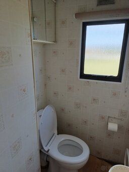 Sell spacious house measuring 1180 x 370.