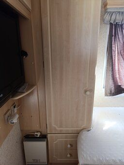 Sell spacious house measuring 1180 x 370.