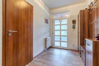 Nabízíme k prodeji rodinný dům o dispozici 5+kk s balkónem, 