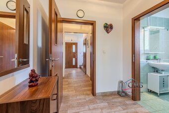 Nabízíme k prodeji rodinný dům o dispozici 5+kk s balkónem, 