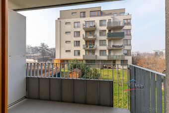 Ve výhradním zastoupení nabízíme byt 1+kk/B + garážové stání