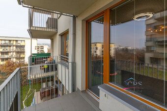 Ve výhradním zastoupení nabízíme byt 1+kk/B + garážové stání