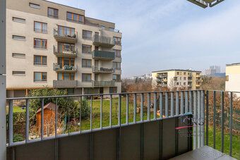 Ve výhradním zastoupení nabízíme byt 1+kk/B + garážové stání