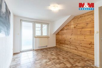 Exkluzivně nabízíme k prodeji prostorný rodinný dům o dispoz