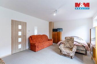 Exkluzivně nabízíme k prodeji prostorný rodinný dům o dispoz