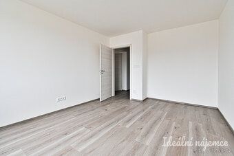 K dlouhodobému podnájmu nabízíme prostorný, útulný a teplý b