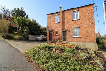 We offer for sale a spacious 2 bedroom apartment of approx.