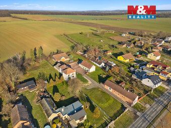 Nabízíme k prodeji prostorný byt o dispozici 4+1 a podlahové