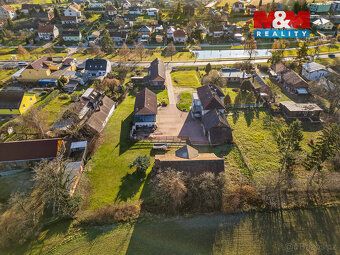 Nabízíme k prodeji prostorný byt o dispozici 4+1 a podlahové