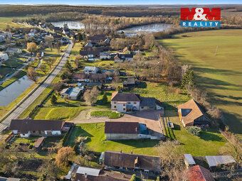 Nabízíme k prodeji prostorný byt o dispozici 4+1 a podlahové