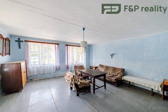 We offer for sale a spacious agricultural homestead on the outskirts of the village of Zadoli near Vysoke Myto.