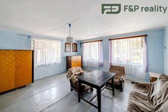 We offer for sale a spacious agricultural homestead on the outskirts of the village of Zadoli near Vysoke Myto.