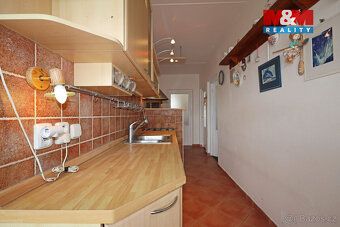Nabízíme k prodeji prostorný a světlý byt 4+1 v oblíbené lok