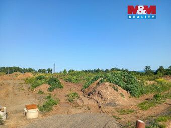 Prodáme slunný pozemek o výměře 1352 m2 s mírnou svažitostí 