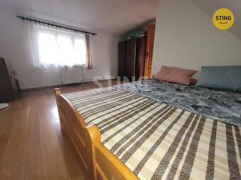Nabízíme k pronájmu dřevěnou chalupu 6+1 (k tomu zázemí) k c