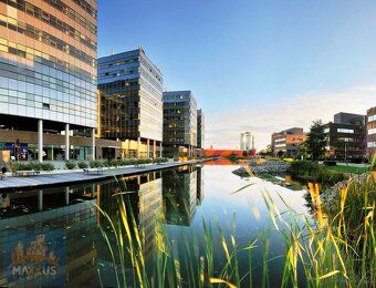 We offer you practical office space located in street 