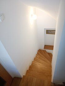 Dom jest remontowany, 280 m². Niskie koszty utrzymania