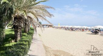 Exceptional opportunity - property in a residence with breathtaking sea views!