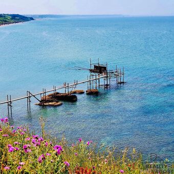 Exceptional opportunity - property in a residence with breathtaking sea views!
