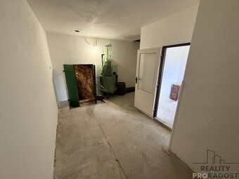 We offer for sale a wine cellar located in a quiet part of the village