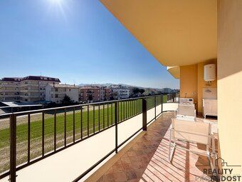 Unique opportunity with sea view just steps away