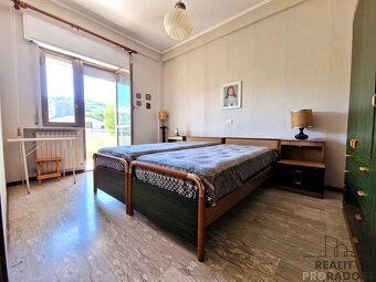 In the very heart of the popular resort town of Silvi Marina, right on