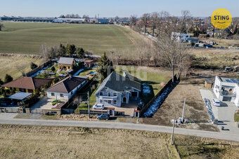 Exclusively offering for sale a family house 4+1 with garden featuring mature trees, an arbour…