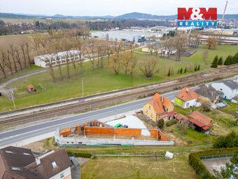 We offer for sale a plot of land measuring 794 m², ideal for commercial construction.