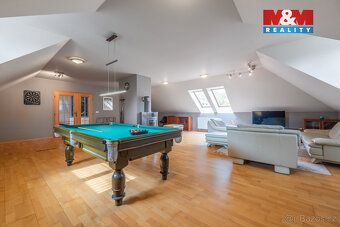 Nabízíme k prodeji dům v blízkosti Zlína a Otrokovic s bazén