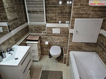 +popl. 4000, , Zprostředkujeme Vám výhradní pronájem slunnéh