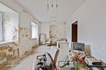 We offer for sale a family house with an extensive plot of land totaling