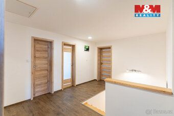 We exclusively offer an exceptional family house with 7+1 bedrooms in 