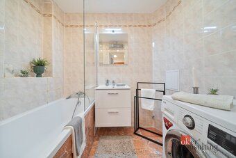Prodej bytu 2+1, 2. patro, výtah – Korunní, VinohradyNabízím