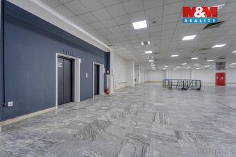 Looking for business space that combines representative sales area with perfect logistics?